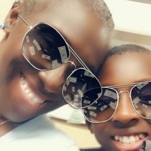 Meet your Posher, Yvette